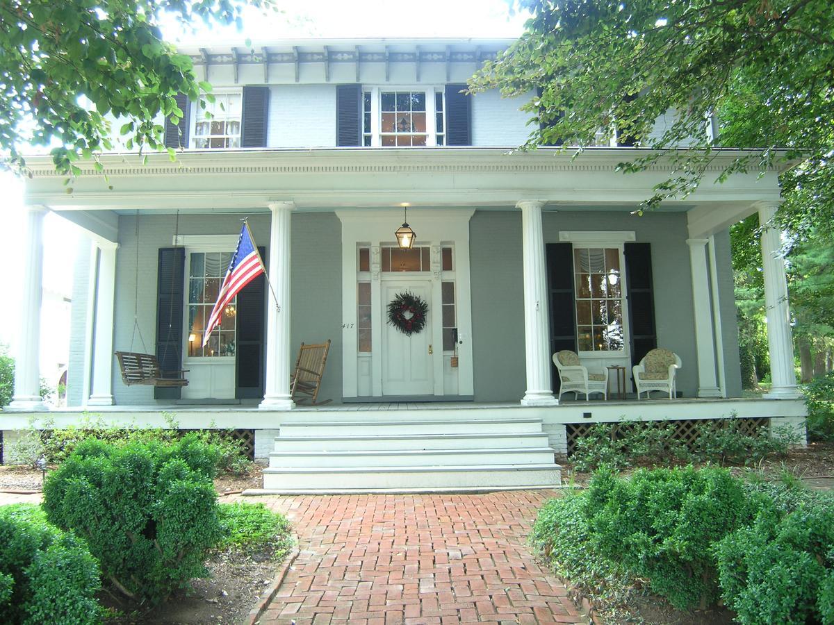 The Carriage Inn Bed And Breakfast Charles Town Exterior foto
