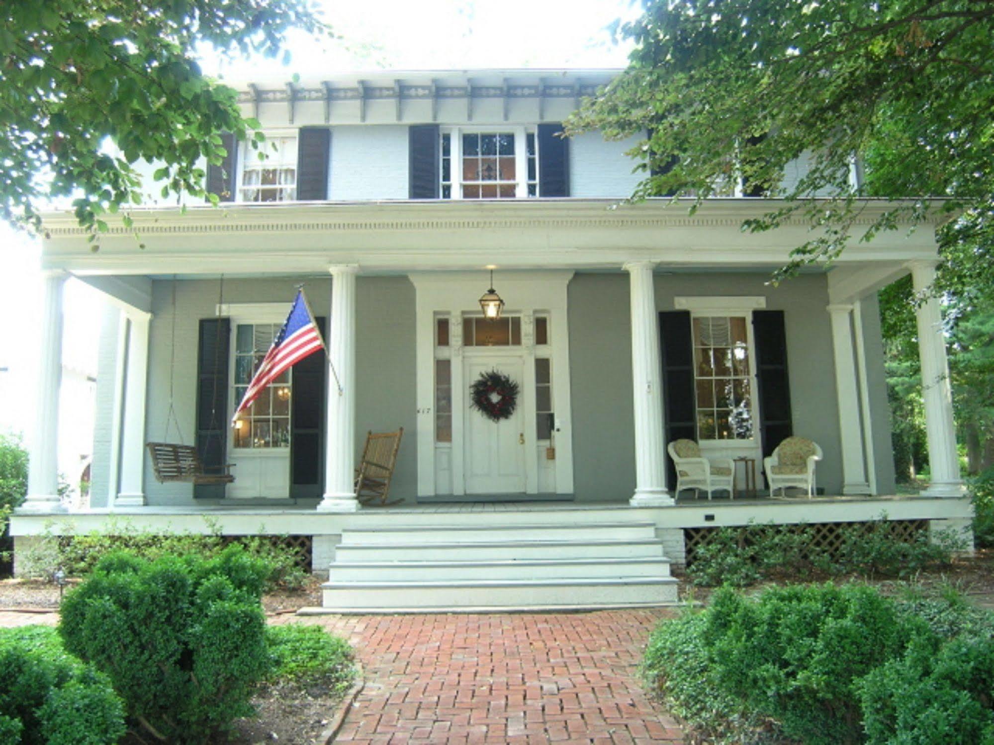The Carriage Inn Bed And Breakfast Charles Town Exterior foto